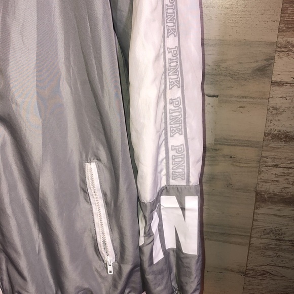 PINK Victoria’s Secret wind break jacket size M-L light weight white/gray active - Picture 3 of 8